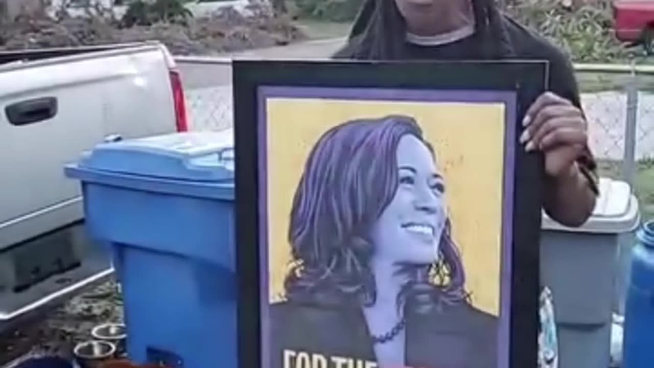 She Did Put A Photo In The Trash!! 🤮 (CC)