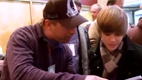 Justin Bieber meeting his future wife and father in-law for the first time in 2009