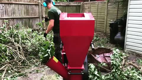 Titan Pro 15HP Petrol Garden Shredder Chipper Electric Start in Working Order