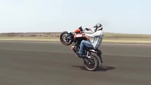 Old bike with amazing motor stunt.