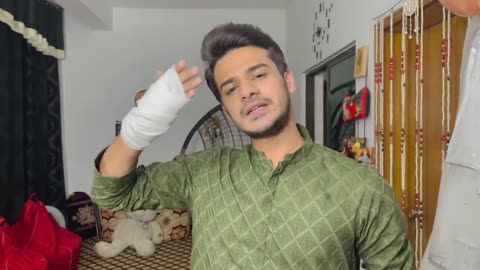 Eid Pay Hath Howa Fracture.