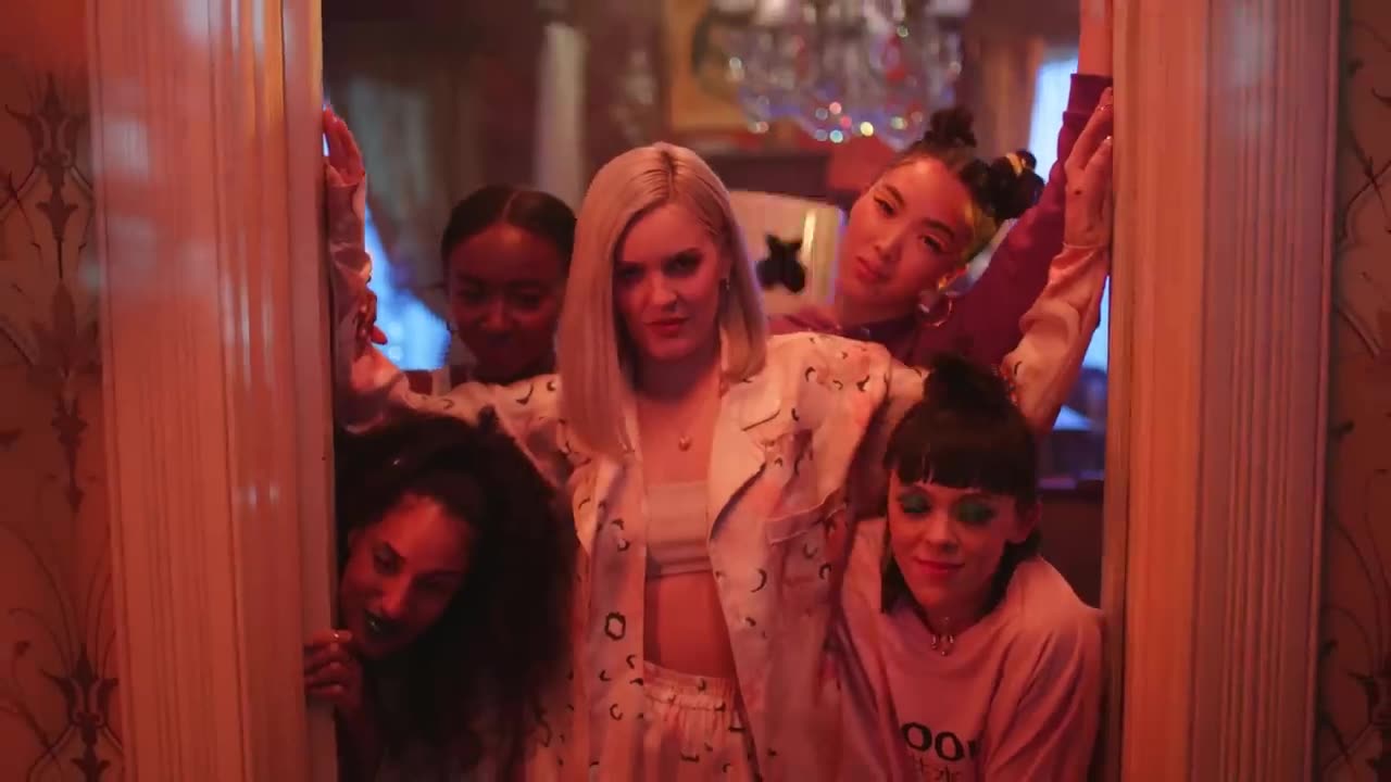 Marshmello & Anne-Marie - FRIENDS (Music Video) *OFFICIAL FRIENDZONE ANTHEM*