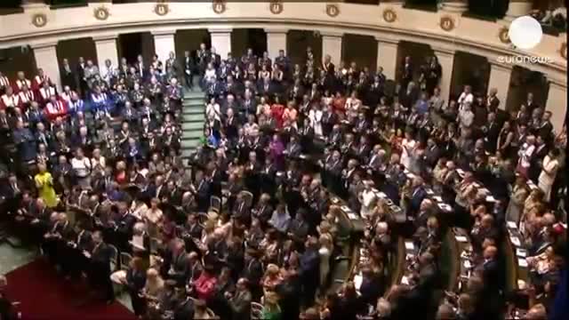 Belgium: New King Philippe pays homage to father Albert II