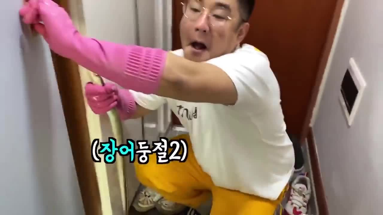 Shower With Eels Funny Korean Prank