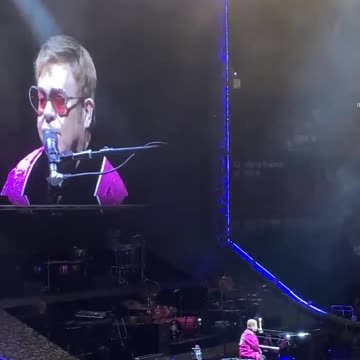 Elton John pledges $1 million to bushfire relief after powerful speech
