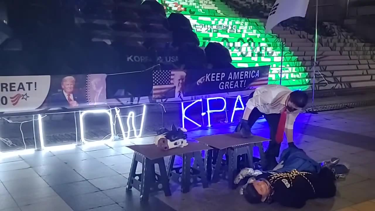 20200721_V3_S01(Ucn4W1_zYtg)광화문 세종문화회관 앞에서 행해지는 속시원한 퍼포먼스