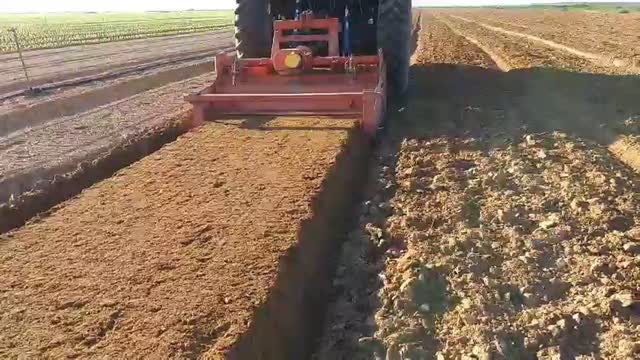 how israel agriculture grows to a world-class level (heavy-duty soil tillers)