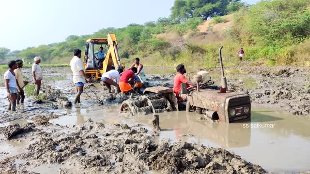 Massey Ferguson tractor stuck in mud and pulling out by jcb tracto