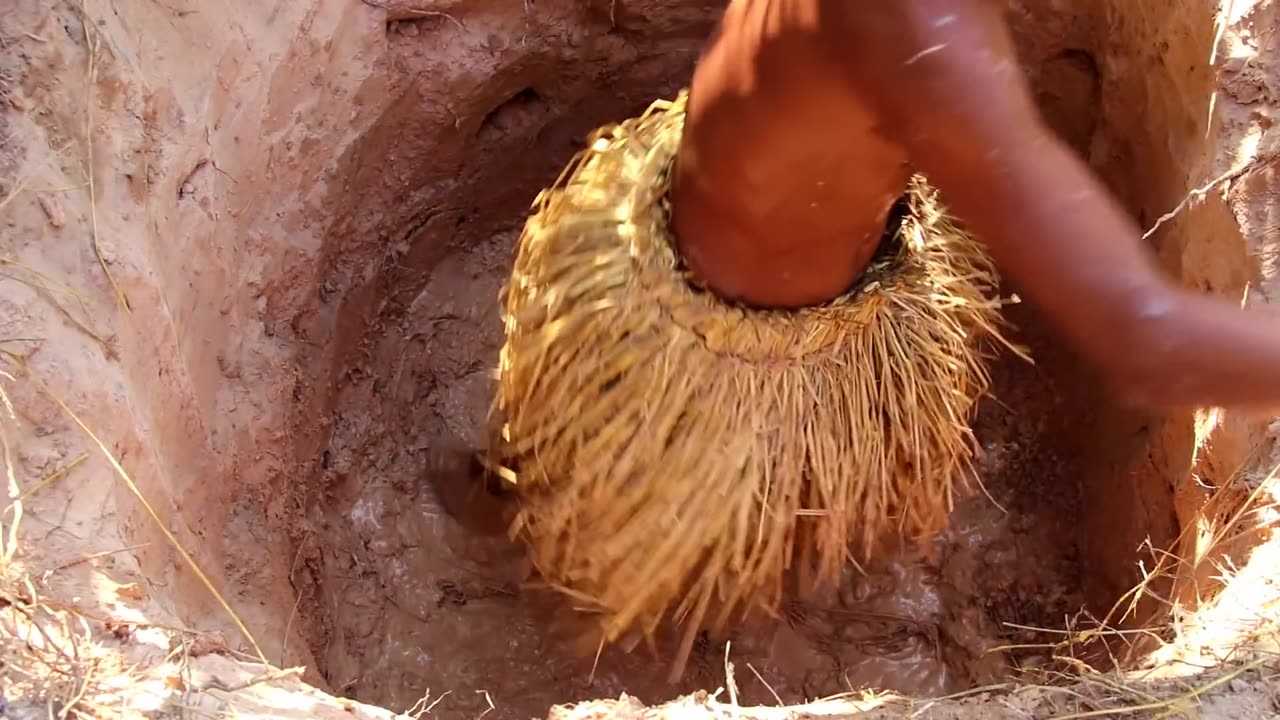 Bushman Build Strange Underground House