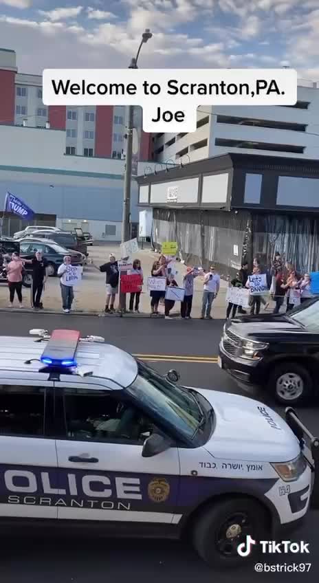 What a lovely welcome you got in your "hometown", Joe!!!😂😂😂