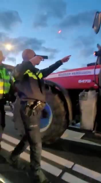 Dutch police pointing guns on farmers