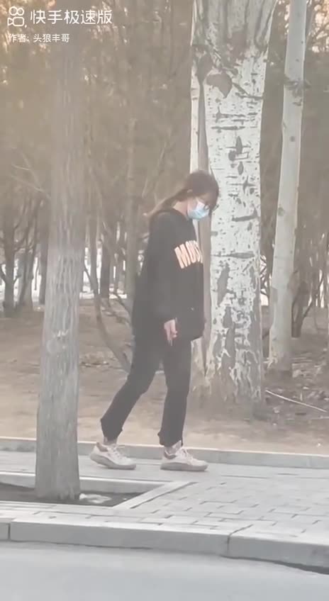 “急凍人_全球詭異的定格現象05_中國 ”如此奇怪、詭異的定格與停機狀態！醫界私下皆透露，這絕不是低血糖狀況！可能是新冠疫苗實驗針劑接種“朊蛋白Prion”造成？