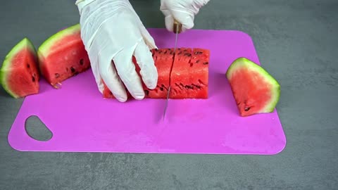 Make fruit baskets with watermelons, and relax your spirit during the making process.