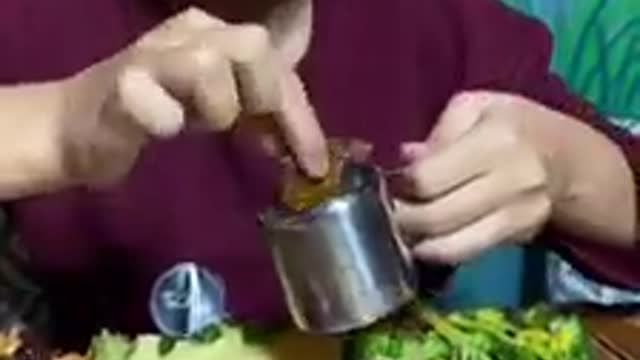 beautiful girl Cleaning the body