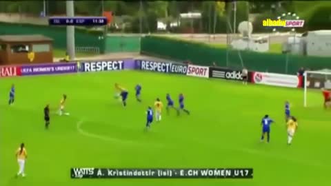 Top 10 moments of fatal laughter during a match 😂😂😂😂