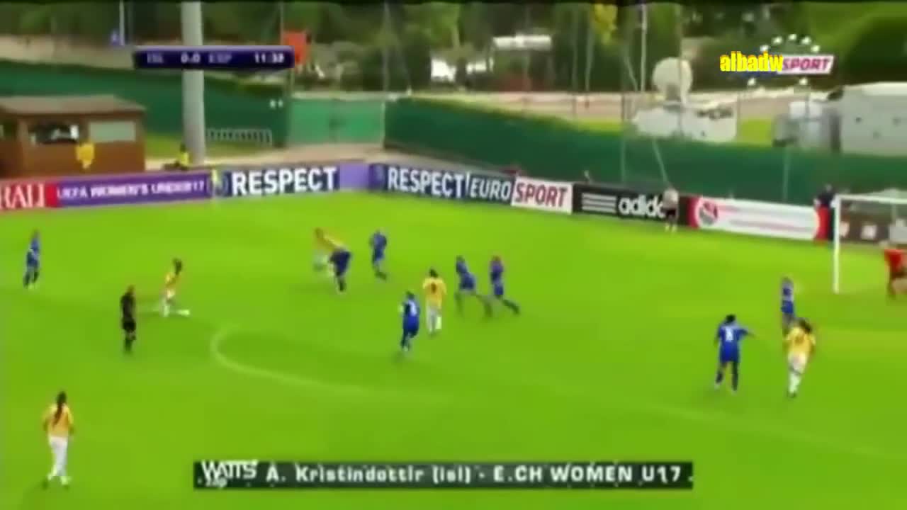 Top 10 moments of fatal laughter during a match 😂😂😂😂