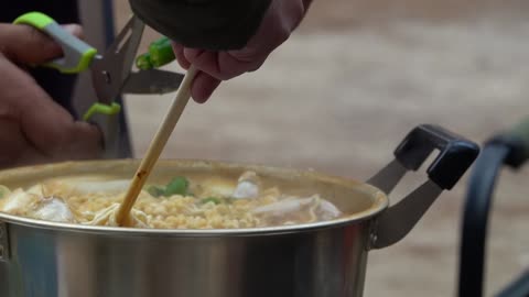 Making ramen at the campsite. 4