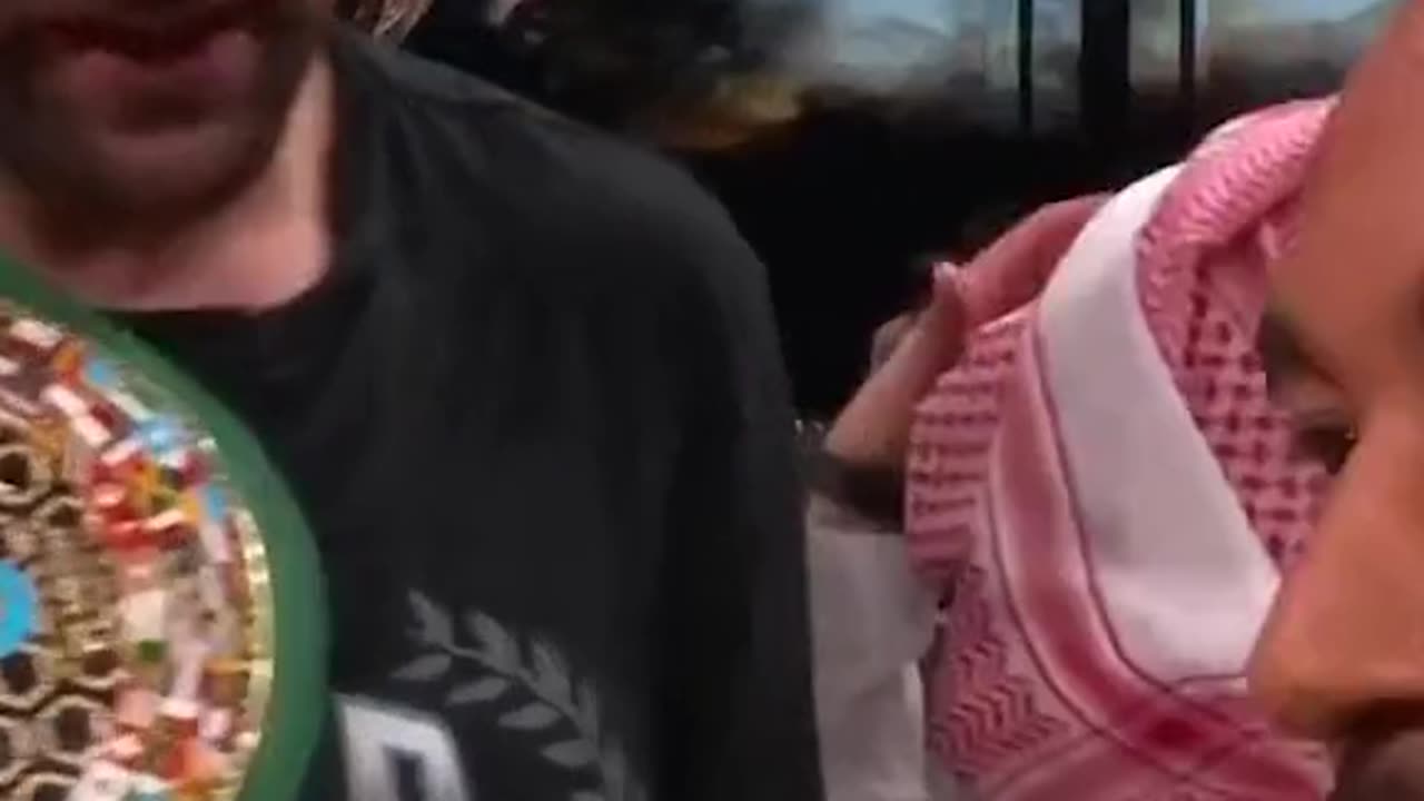 Tyson Fury and Oleksandr Usyk face-to-face 😲