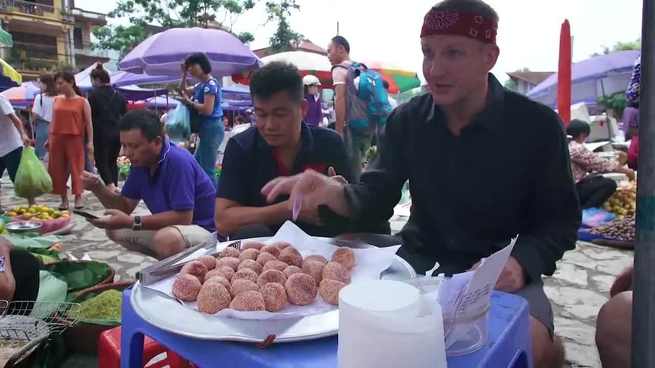 RARE Vietnamese Mountain Food in the Most Colorful Market in the World! - Bac Ha Market-8