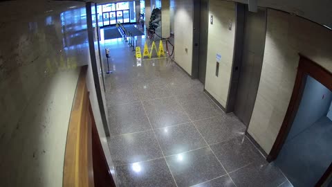 8003FCOB01ElevatorLobby_2021-01-06_15h00min01s073ms.mp4