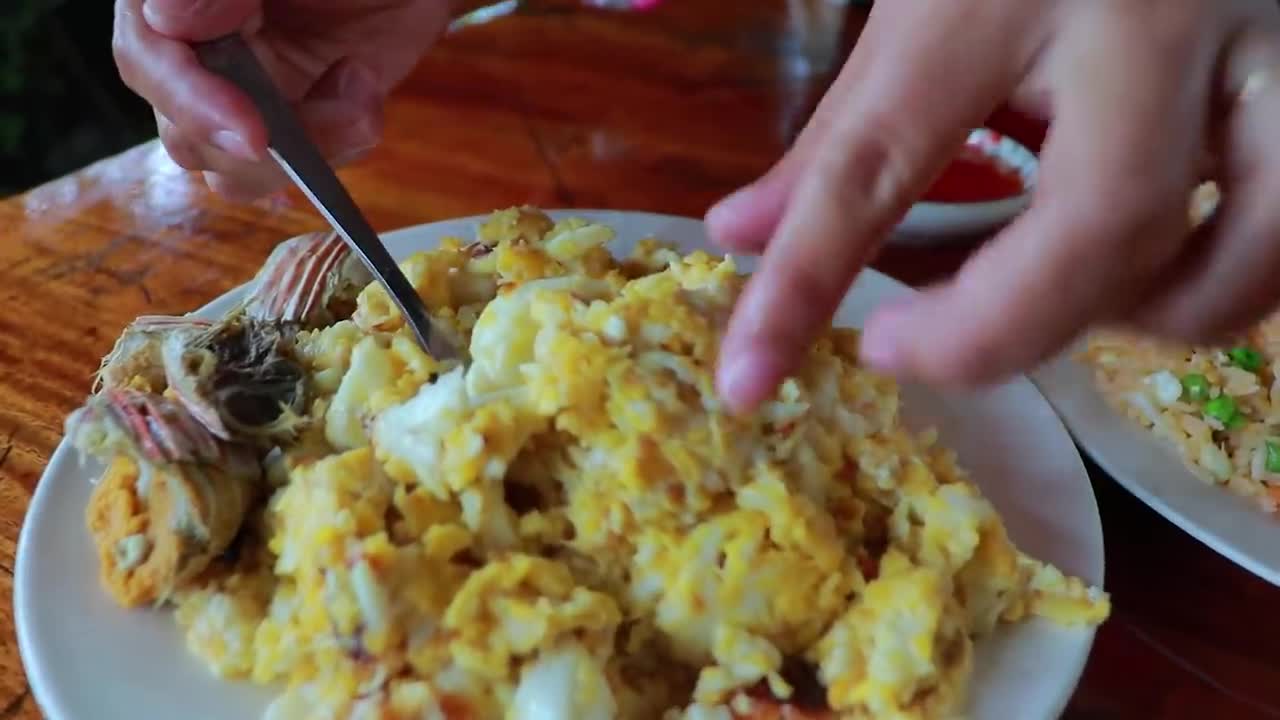 Blue Crab Meat Peeling Fried Rice Cooking - Cooking With Sros