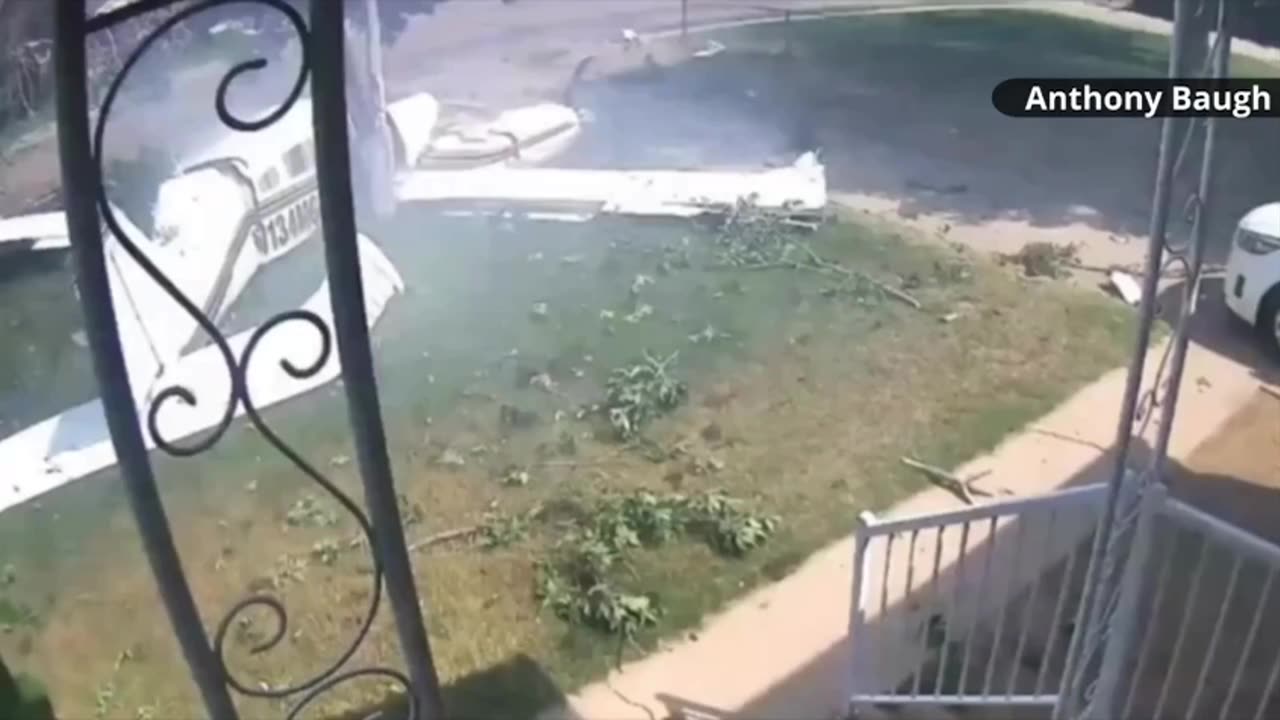 Small plane crashes in someone’s front yard