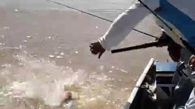 Funny fishing Shock! (watch to the end)