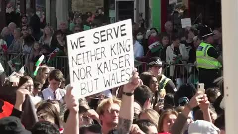 Wales: Upraise of protestors against the monarchy following death of the Queen of England