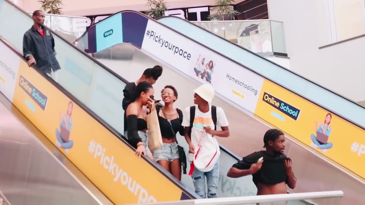 MANTHONG ON THE ESCALATOR PRANK