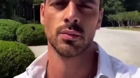 Alguém sabe o nome desse ator ?