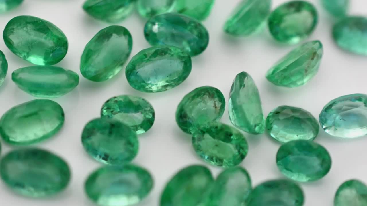 Green Emerald Gemstone for Sale - Chordia Jewels