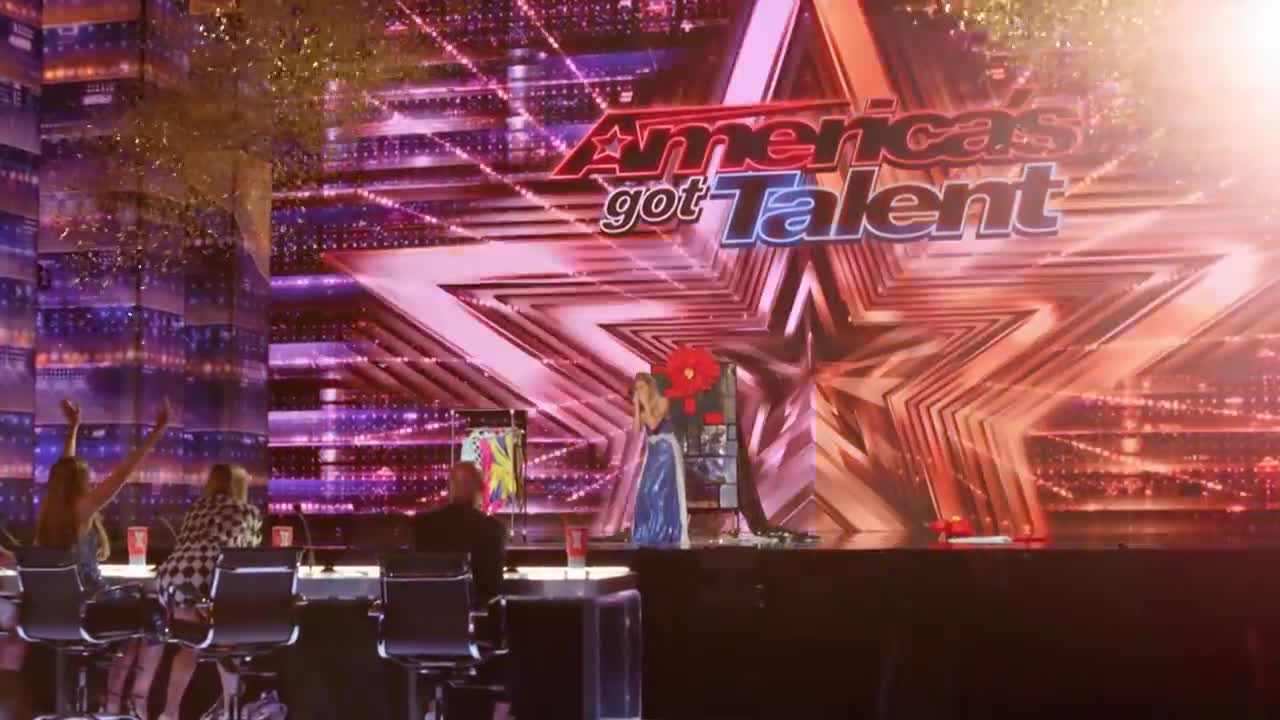 Léa Kyle Performs Stunning Quick-Change Act