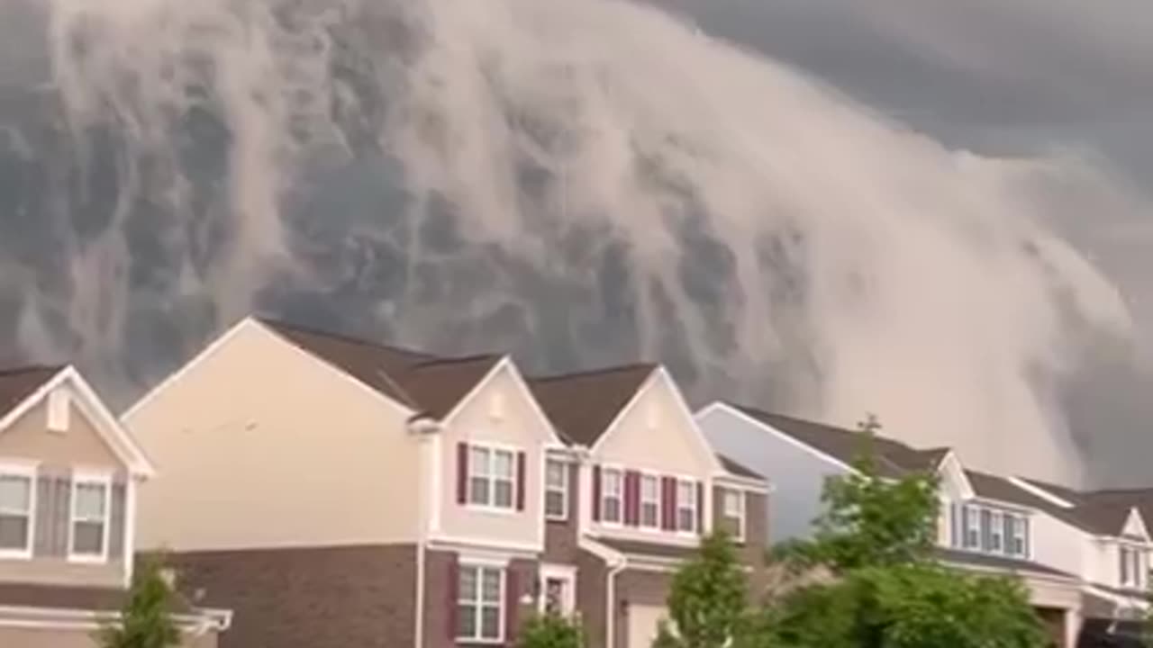 tsunami looks like cloud