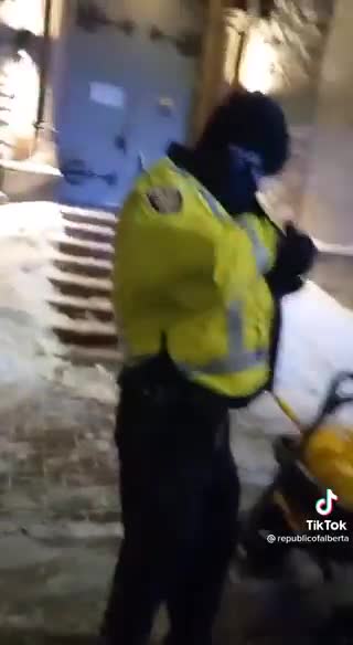 Ottawa Cops Steal Fuel From Convoy Truckers 2/6/22