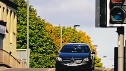 audi jumped mercedes at the crossing