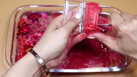 strawberry slime makeup mixing