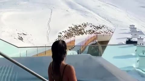 Piscina com vista incrível na Austria 🏔️ #viagem #shorts #traveller