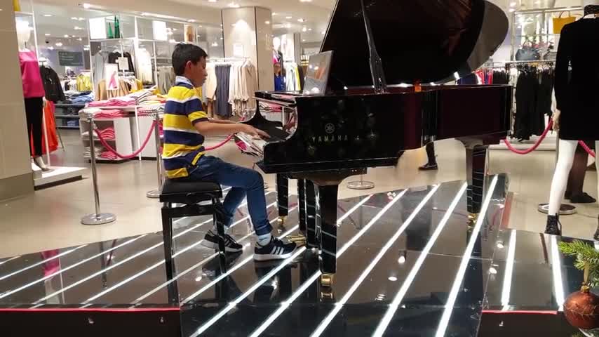 Head Banging Girl with Bohemian Rhapsody Piano Shopping Mall Cole Lam 11 Years Old