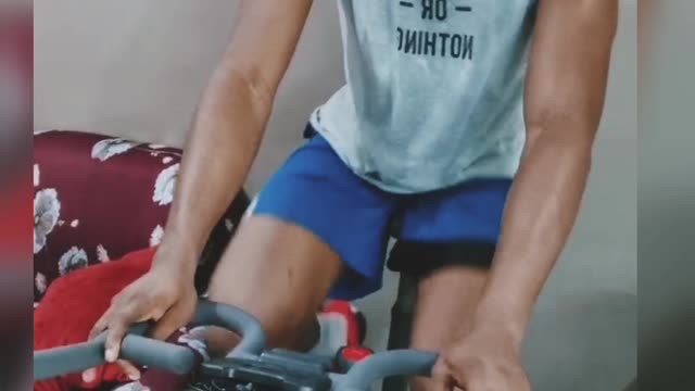 30 minutes of non-stop indoor cycling workout and fitness