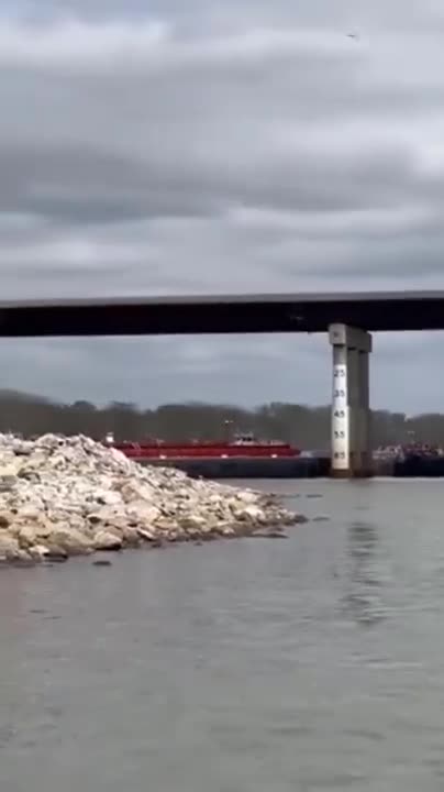 BREAKING: The US-59 bridge in Sallisaw, Oklahoma is shut down after being struck by a barge