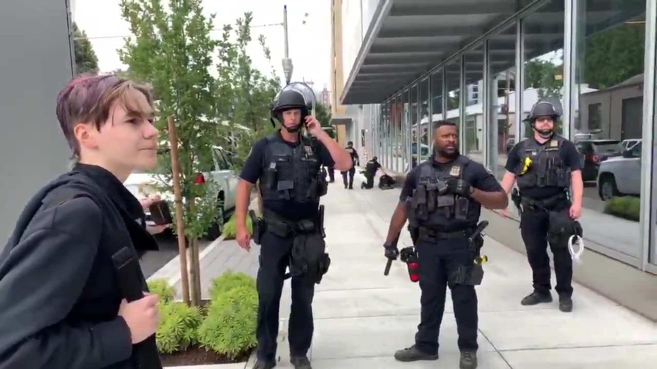 sep 20 2019 Portland 1.3 after throwing stuff antifa runs away and is chassed after by police