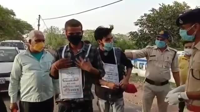 INDIA - Chi non è vaccinato deve portare un cartello al collo Giugno 2021