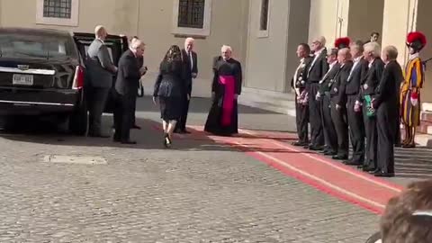 No masks, no social distancing for Joe and Jill Biden in Vatican.