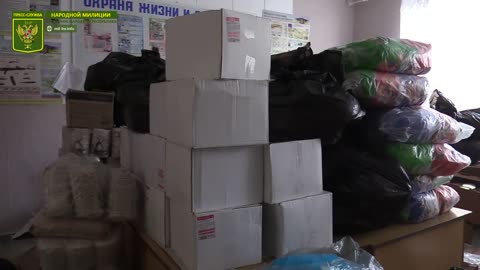 Fighters of the NM LPR and volunteers bring humanitarian aid to Rubizhne and evacuate local residents