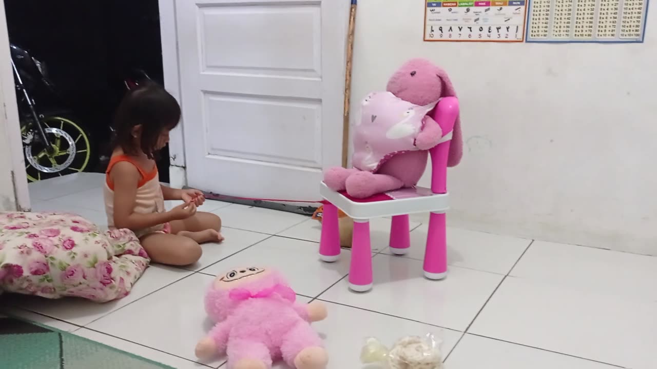 Play with pumpkin dolls, bunny and others