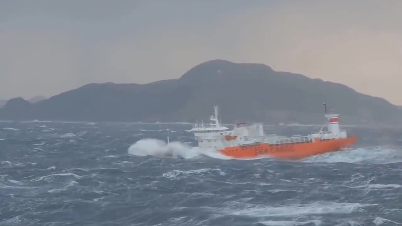 Ship in HUGE STORM | Horrifying footage | Sea life videos