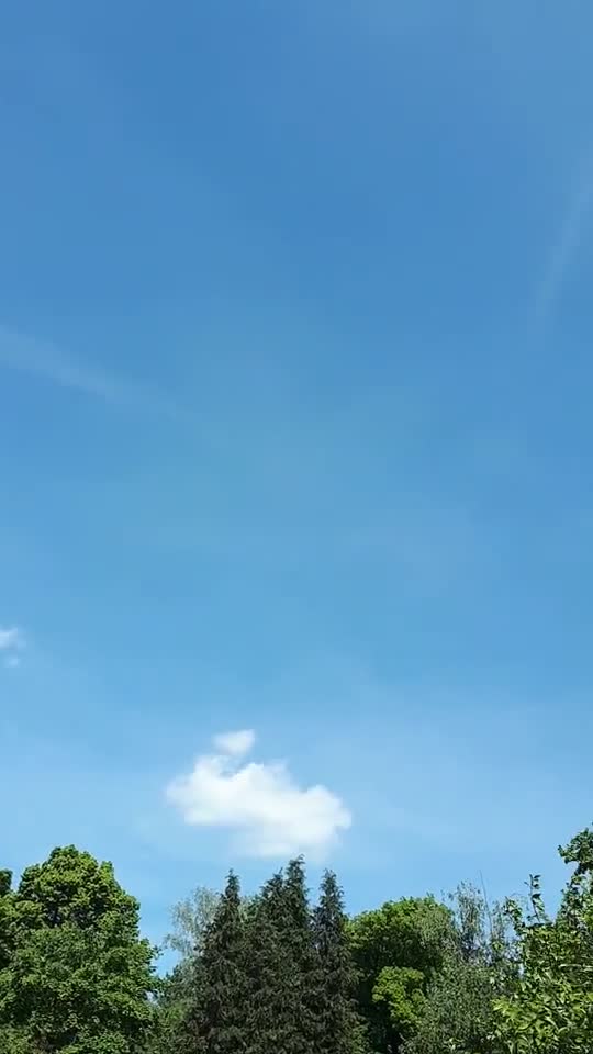 Himmel in Berlin am 20. Mai 2022 etwa 12:20 Uhr