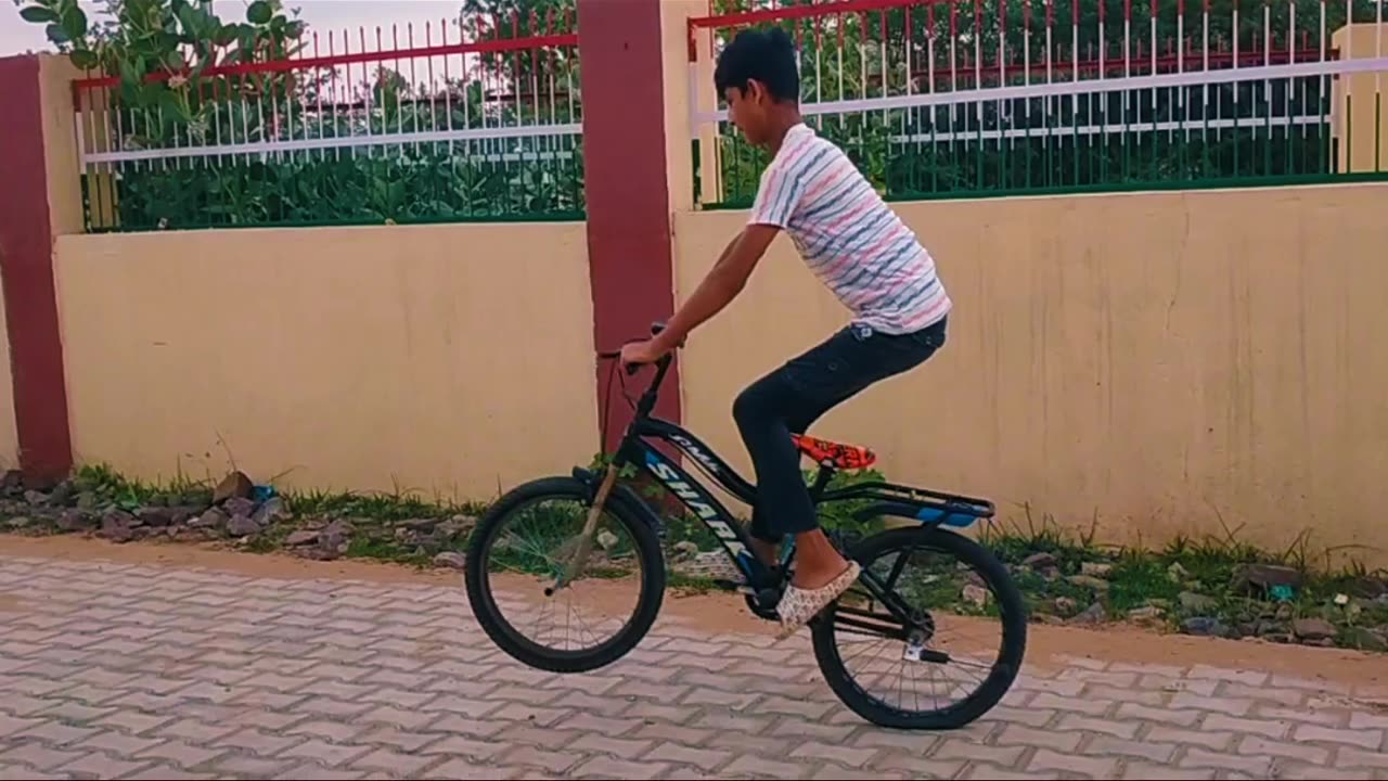 Cycle stunt gone wrong🤣 ||funny clip||