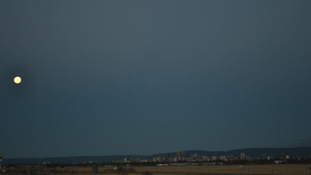 2020-12-29 Moonrise @ Adelaide Airport 02 [4K]