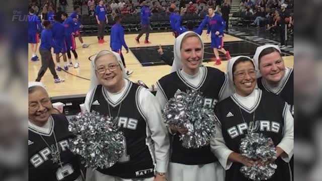 Tony Parker Gets CARRIED Off the Court After Quad Injury, Are the Spurs DONE?